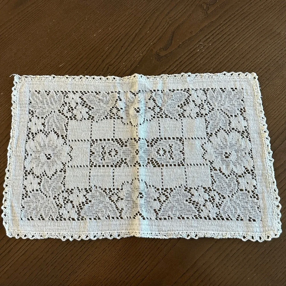 Vintage White Crochet Lace Dresser Scarf Floral Rectangle Table Runner 17x10